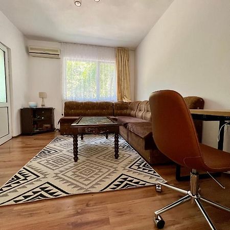 Compact City Center Apartment Kŭrdzhali 外观 照片