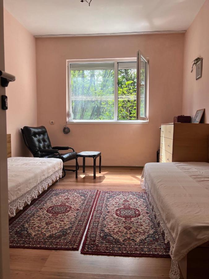 Compact City Center Apartment Kŭrdzhali 外观 照片